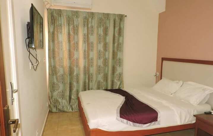 Imagen de la habitación del Hotel IRIS HOTEL, Yaound&eacute;. Foto 19
