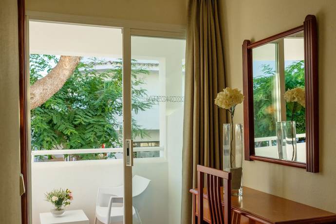 Imagen de la habitación del Hotel IROCO HOSTAL. Foto 8