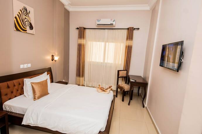 Imagen de la habitación del Hotel ISIS HOTEL, Yaound&eacute;. Foto 15