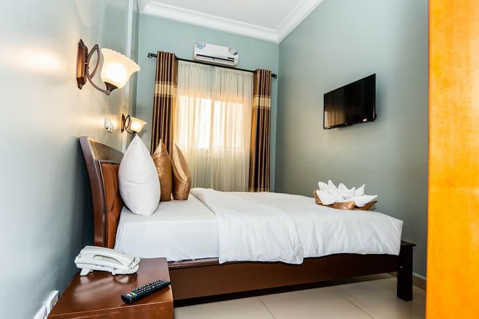 Imagen de la habitación del Hotel ISIS HOTEL, Yaound&eacute;. Foto 16