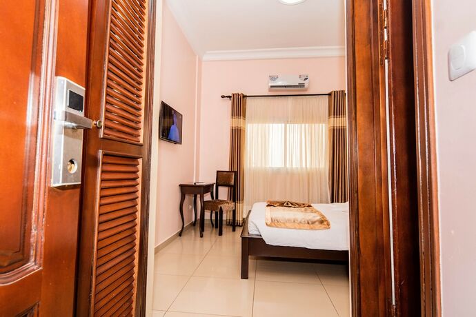 Imagen de la habitación del Hotel ISIS HOTEL, Yaound&eacute;. Foto 17