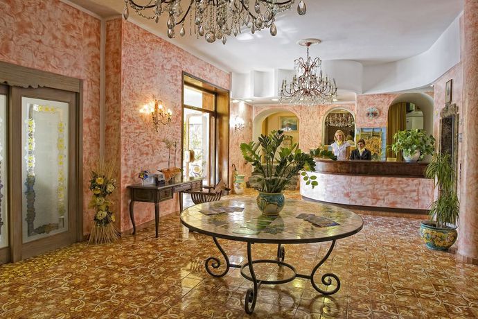 Imagen de los interiores del Hotel ISOLAVERDE. Foto 12