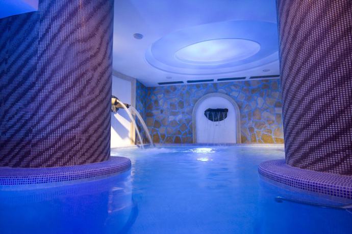 Imagen de la piscina del Hotel ISOLAVERDE. Foto 17