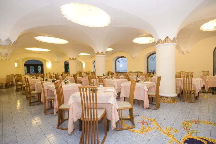 Imagen del bar/restaurante del Hotel ISOLAVERDE. Foto 4