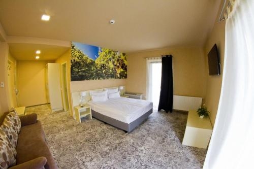 Imagen de la habitación del Hotel ISSA Garden. Foto 8