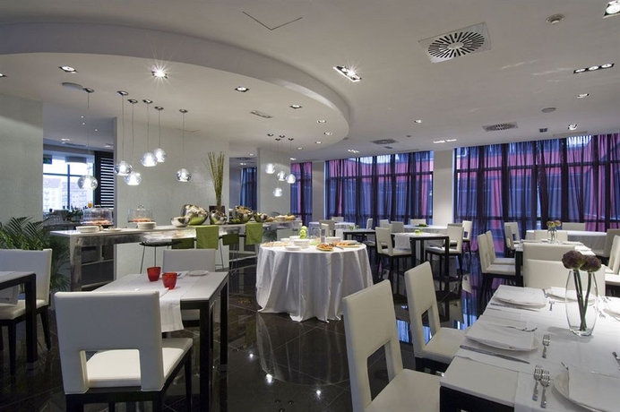 Imagen del bar/restaurante del Hotel ITALIANA HOTELS MILAN RHO FAIR. Foto 4