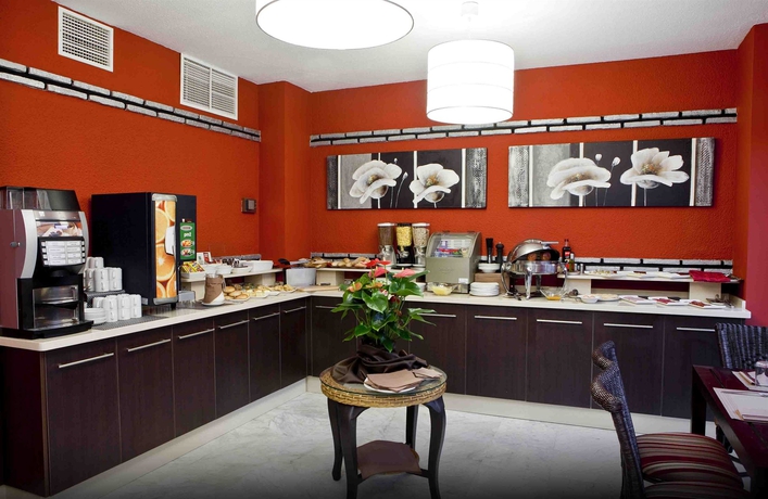 Imagen del bar/restaurante del Hotel ITC Colon by Soho Boutique. Foto 2