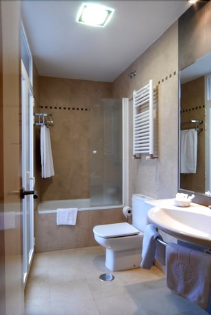 Imagen de la habitación del Hotel ITC Mora. Foto 5