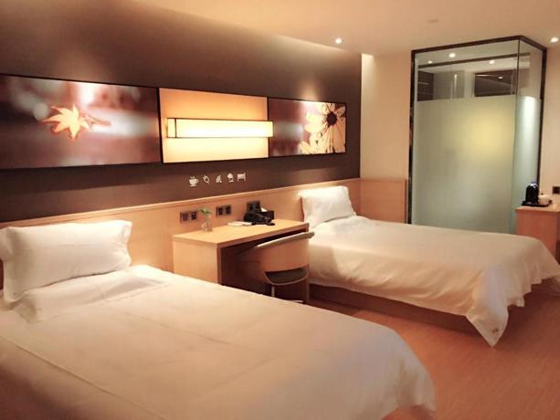 Imagen de la habitación del Hotel IU HOTELSA XIDAN MARKET RAILWAY STATION WULUMUQI. Foto 4