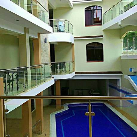 Imagen de la piscina del Hotel IV Centenario. Foto 18