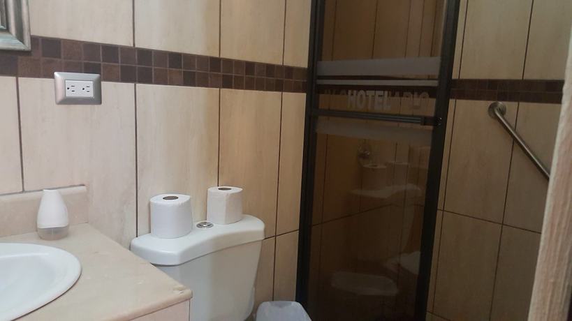 Imagen de la habitación del Hotel IV Centenario. Foto 7