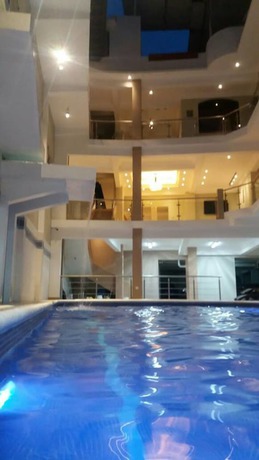 Imagen de la piscina del Hotel IV Centenario. Foto 19