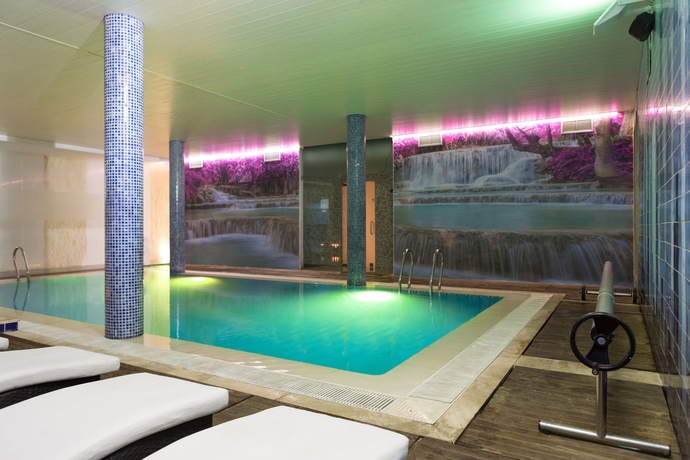 Imagen de la piscina del Hotel Ílhavo Plaza. Foto 9