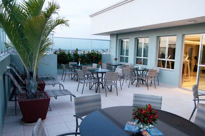 Imagen de los interiores del Hotel Ímpar Suítes Cidade Nova. Foto 7