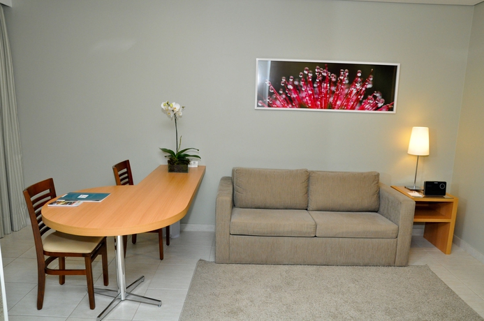 Imagen de los interiores del Hotel Ímpar Suítes Cidade Nova. Foto 10