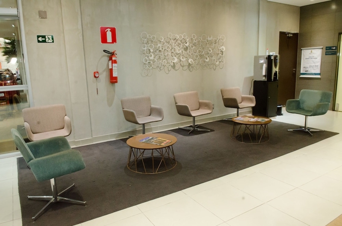 Imagen de los interiores del Hotel &Iacute;mpar Su&iacute;tes Expominas. Foto 16