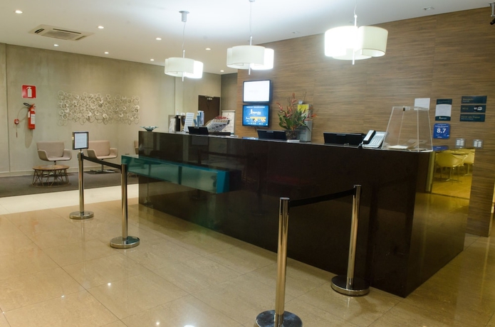 Imagen de los interiores del Hotel &Iacute;mpar Su&iacute;tes Expominas. Foto 18