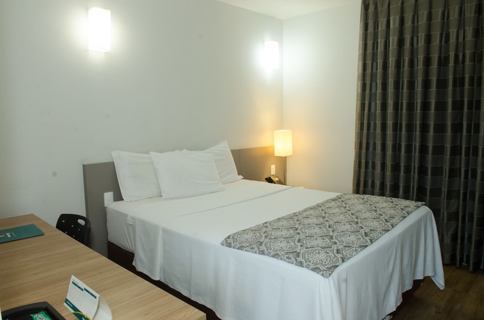 Imagen de la habitación del Hotel &Iacute;mpar Su&iacute;tes Expominas. Foto 8