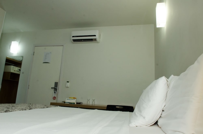 Imagen de la habitación del Hotel &Iacute;mpar Su&iacute;tes Expominas. Foto 10