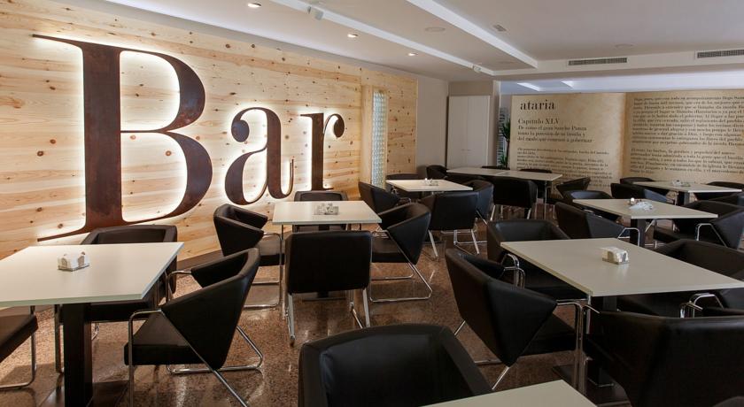 Imagen del bar/restaurante del Hotel Ínsula Barataria. Foto 2