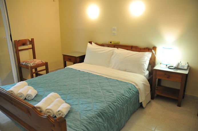 Imagen de los exteriores del Hotel Iakinthos. Foto 13