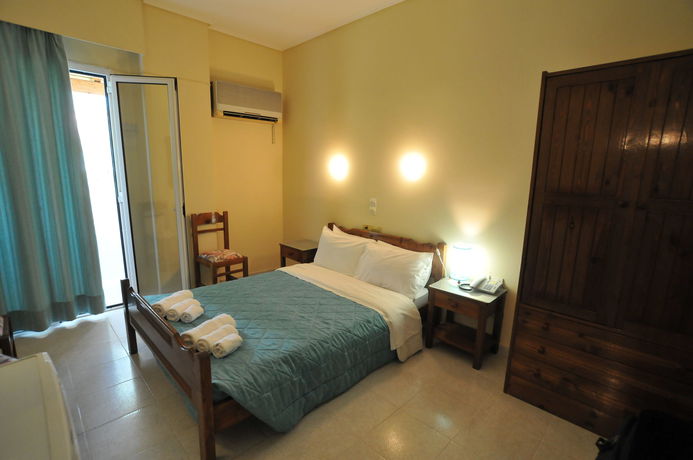 Imagen de los exteriores del Hotel Iakinthos. Foto 14