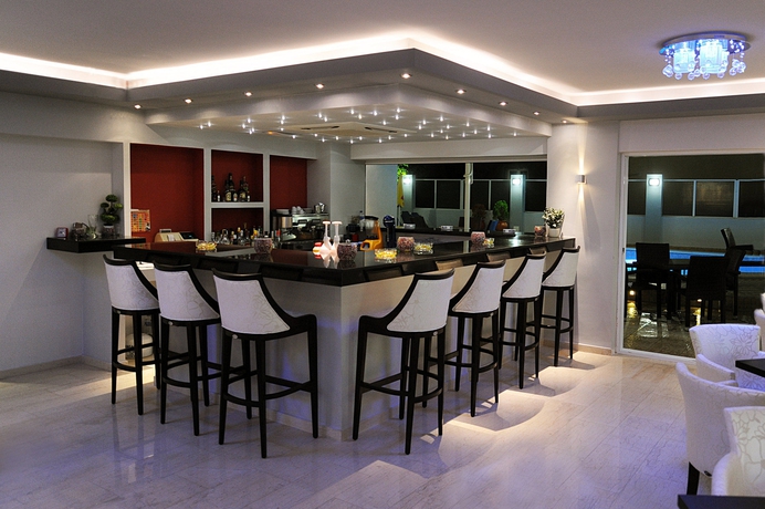 Imagen del bar/restaurante del Hotel Ialysos City. Foto 3
