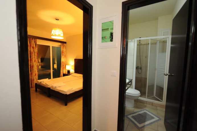 Imagen de la habitación del Hotel Ialysos City. Foto 13