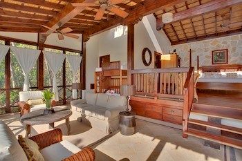 Imagen de los exteriores del Hotel Ian Anderson's Caves Branch Adventure Co. Foto 8