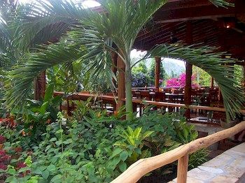 Imagen de los exteriores del Hotel Ian Anderson's Caves Branch Adventure Co. Foto 12