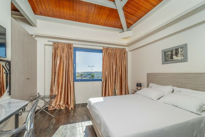 Imagen de la habitación del Hotel Ianos Bay. Foto 15