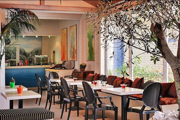 Imagen del bar/restaurante del Hotel Ianos. Foto 2