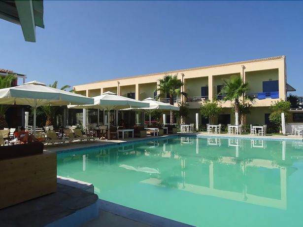 Imagen de la piscina del Hotel Ianos. Foto 19