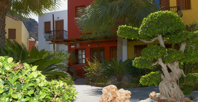 Imagen de los exteriores del Hotel Iapetos Village. Foto 14