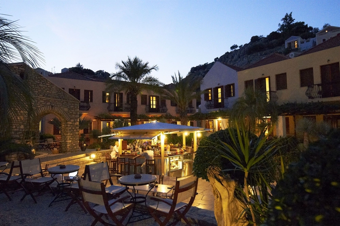 Imagen del bar/restaurante del Hotel Iapetos Village. Foto 2