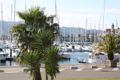 Imagen de los exteriores del Hotel Ibaia, Hendaye. Foto 13