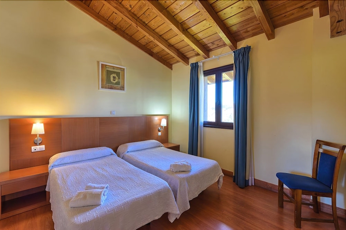 Imagen de la habitación del Hotel Ibaigune. Foto 4