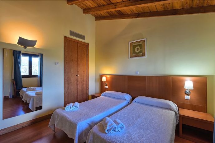 Imagen de la habitación del Hotel Ibaigune. Foto 5