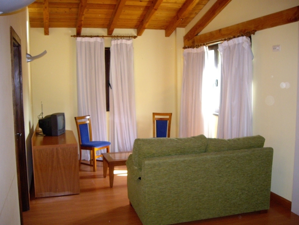 Imagen de los interiores del Hotel Ibaigune. Foto 12