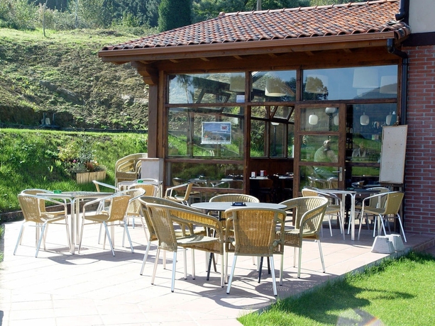 Imagen de los exteriores del Hotel Ibaigune. Foto 10