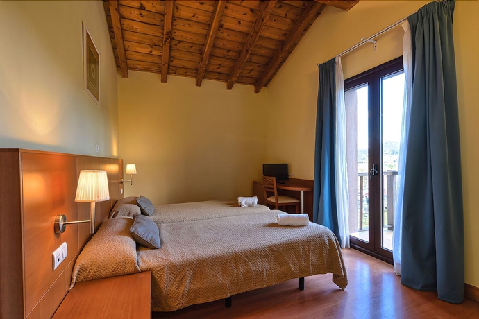 Imagen de la habitación del Hotel Ibaigune. Foto 6