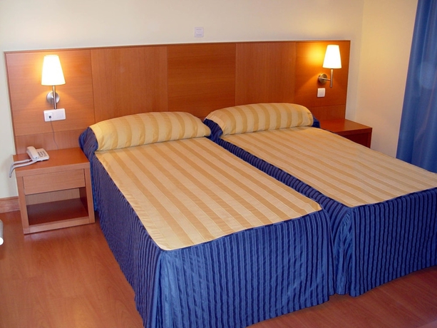 Imagen de la habitación del Hotel Ibaigune. Foto 7