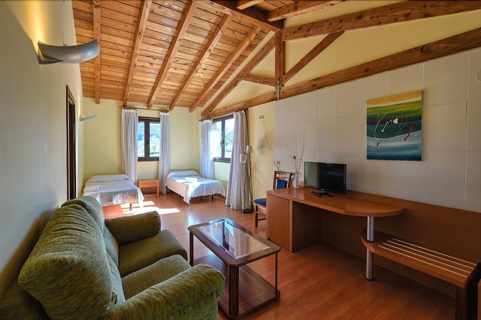 Imagen de la habitación del Hotel Ibaigune. Foto 8