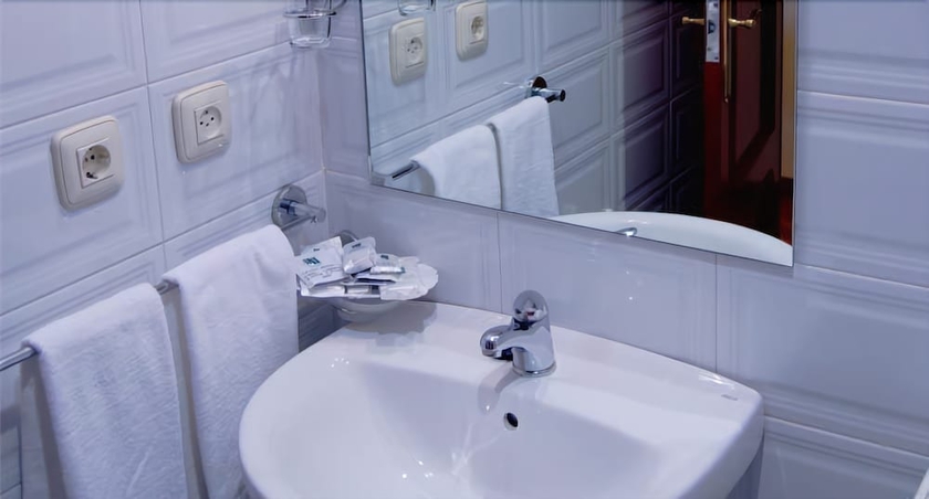 Imagen de la habitación del Hotel Iberia Plaza América. Foto 7