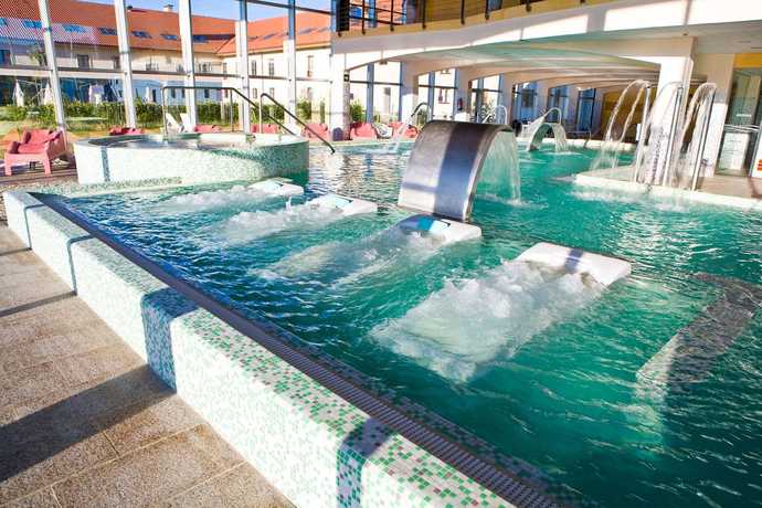 Imagen de la piscina del Hotel Iberik Balneario Augas Santas. Foto 16