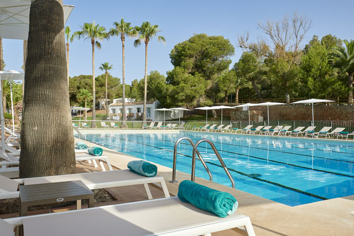 Imagen de la piscina del Hotel Iberostar Cala Domingos. Foto 18