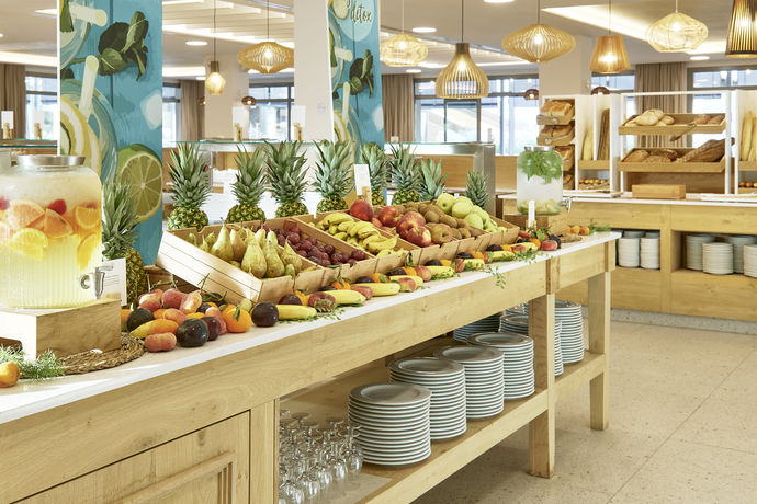 Imagen del bar/restaurante del Hotel Iberostar Cala Domingos. Foto 2