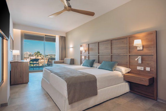 Imagen de la habitación del Hotel Iberostar Cala Domingos. Foto 5