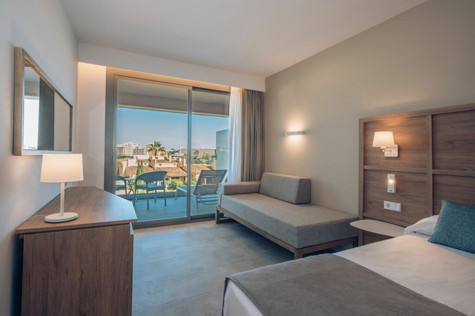 Imagen de la habitación del Hotel Iberostar Cala Domingos. Foto 9