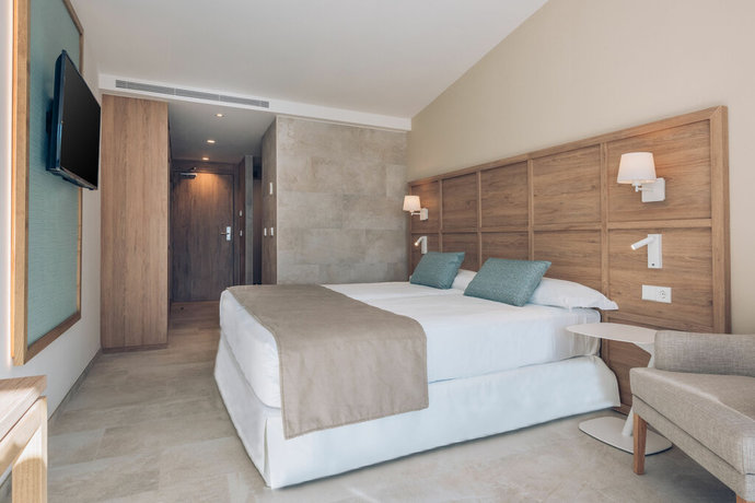 Imagen de la habitación del Hotel Iberostar Cala Domingos. Foto 10
